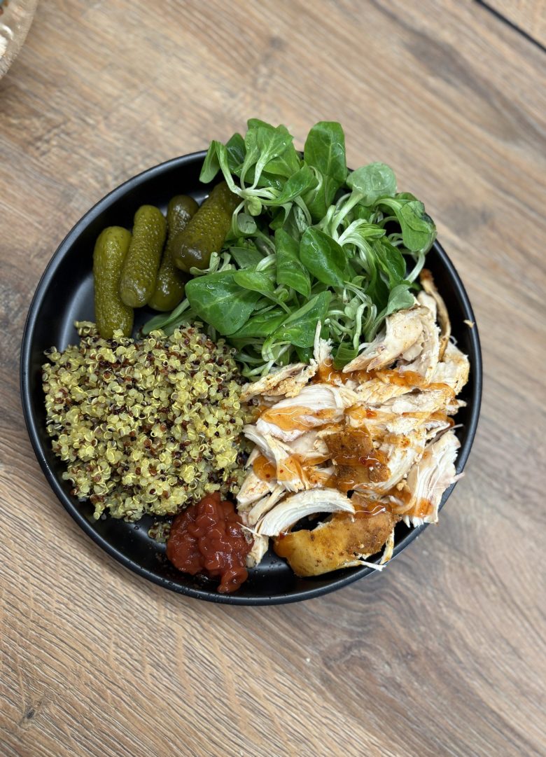 Tépett csirkemell quinoával és friss madársalátával - színes és tápláló 🌿 12 IMG 1333 scaled e1750924489459