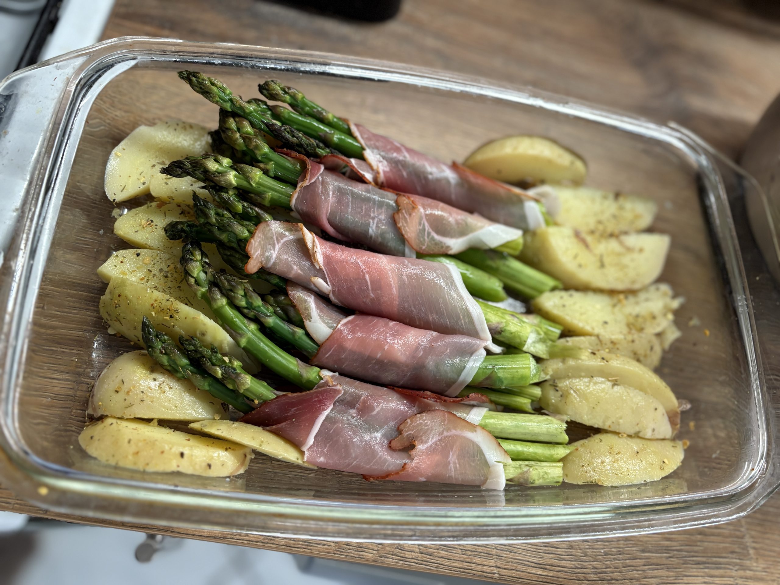 Feketeerdei sonkába tekert spárga krumplival 1 IMG 0824 scaled