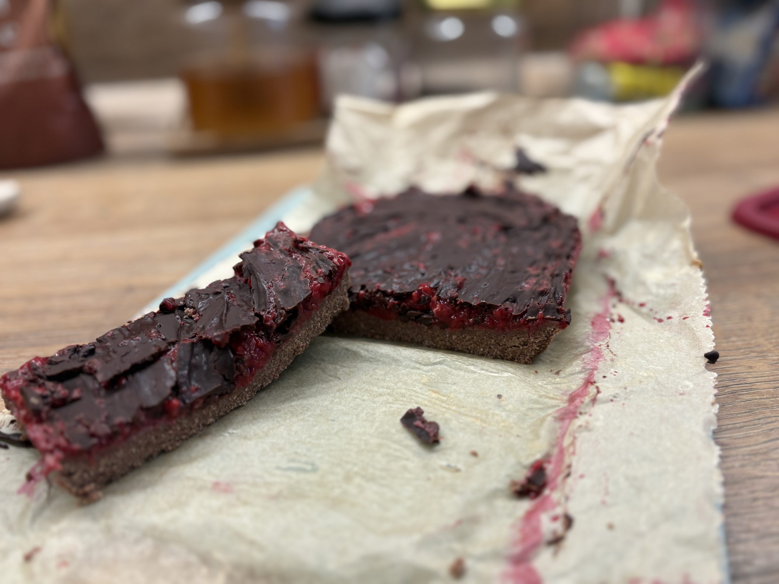 Málnás csokis nyers szelet 🍫 2 tt IMG 3738 250813 092851 scaled