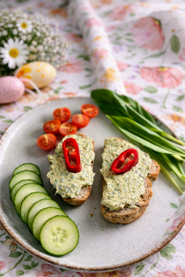 A kedvenc tavaszi krémem: medvehagymás tofu „sajtkrém” 4 A kedvenc tavaszi krémem: medvehagymás tofu „sajtkrém”